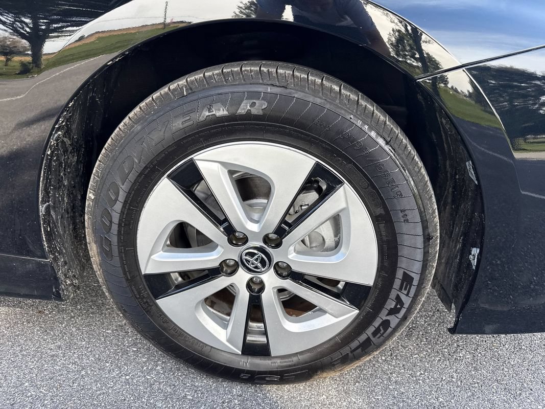 Used 2017 Toyota Prius Two w/ Carpet Mat Package FWD image 30