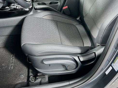 New 2026 Kia Seltos S FWD image 17