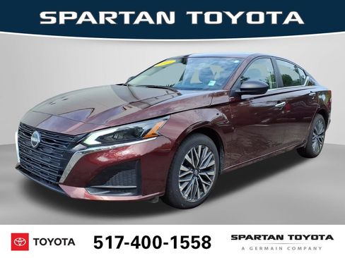 Used 2025 Nissan Altima 2.5 SV AWD/4WD image 1