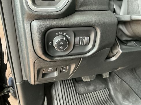 Used 2025 RAM 1500 Laramie image 30