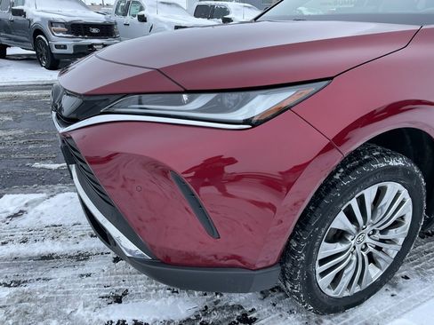 Used 2021 Toyota Venza XLE image 34