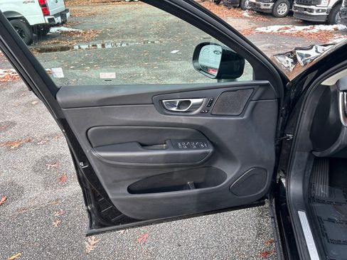 Used 2024 Volvo XC60 B5 Plus image 14