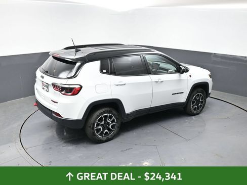 Used 2025 Jeep Compass Trailhawk AWD/4WD image 41