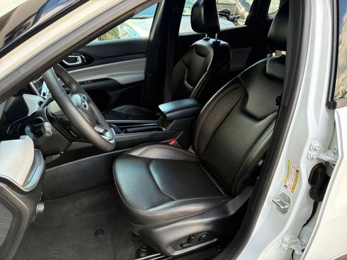 Used 2025 Jeep Compass Limited image 37