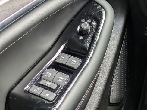 Used 2025 Jeep Grand Cherokee L Overland w/ Luxury Tech Group IV image 28