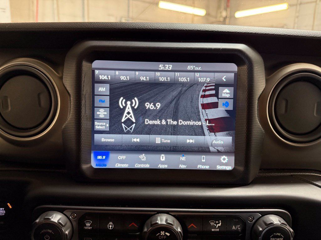 Used 2021 Jeep Gladiator Sport AWD/4WD image 11
