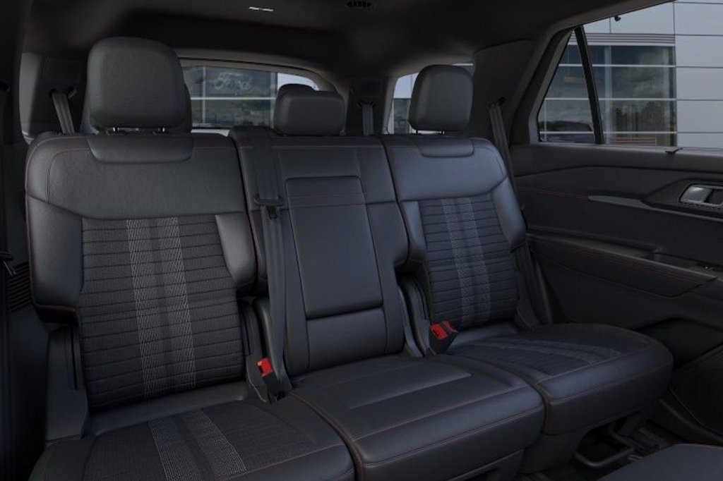 Used 2025 Ford Explorer ST-Line w/ Premium Package RWD image 39