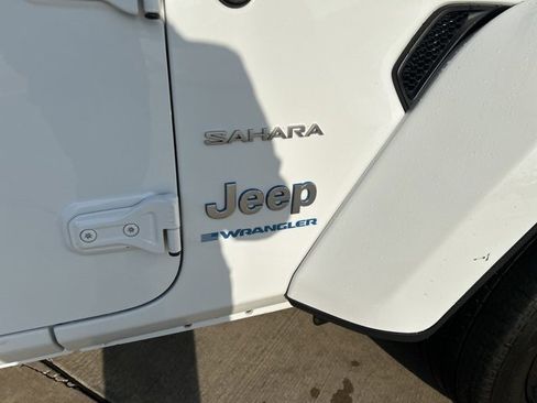 Used 2023 Jeep Wrangler Unlimited Sahara image 16