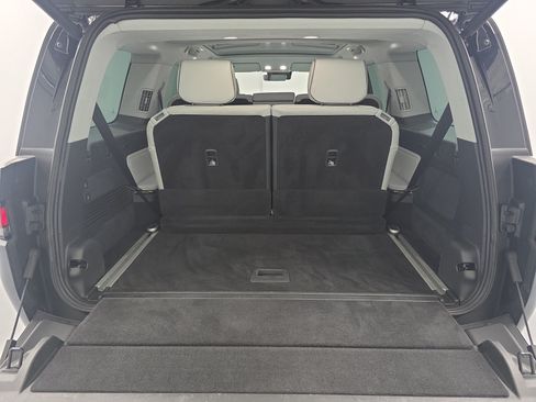 Used 2025 Rivian R1S Premium AWD/4WD image 15