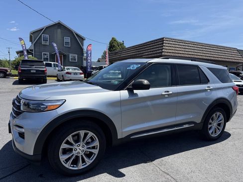 Used 2022 Ford Explorer XLT w/ Equipment Group 202A AWD/4WD image 1