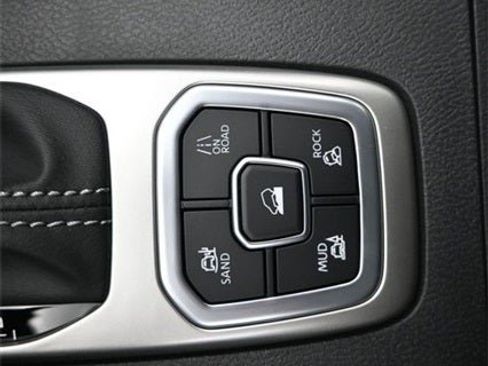 New 2026 Nissan Frontier SV image 18