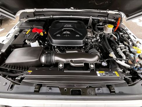 Used 2022 Jeep Wrangler Unlimited Sahara w/ Cold Weather Group image 31