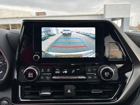 Used 2023 Toyota Highlander XLE image 48