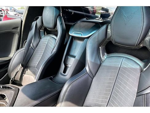 Used 2021 Chevrolet Corvette Stingray Premium Cpe w/ Z51 Performance Package RWD image 12