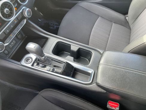 Used 2025 Nissan Sentra SV image 41