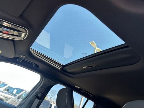 New 2025 Jeep Grand Cherokee Laredo X w/ Luxury Tech Group I image 23