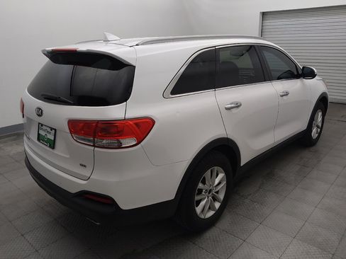 Used 2018 Kia Sorento FWD image 9