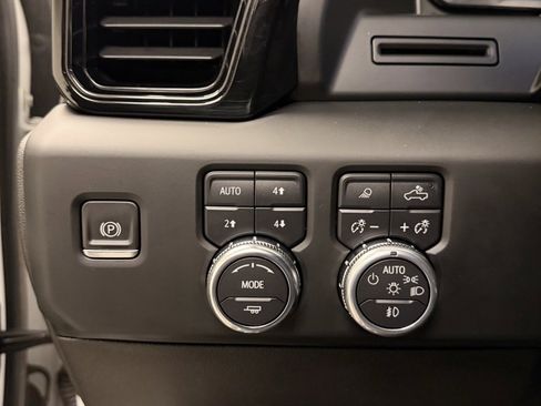 Used 2022 GMC Sierra 1500 AT4 w/ AT4 Preferred Package image 15