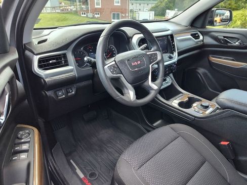 Used 2023 GMC Acadia SLE w/ Driver Convenience Package image 17
