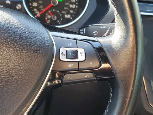 Used 2021 Volkswagen Tiguan SE R-Line image 24