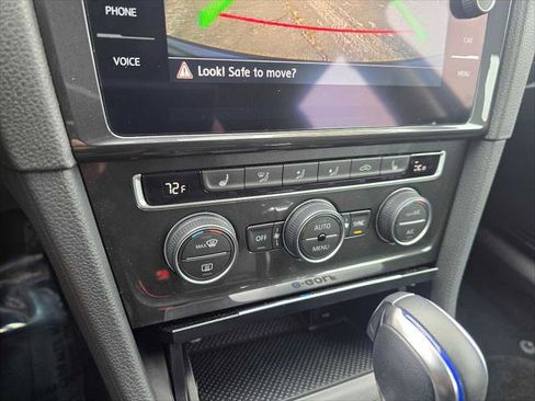 Used 2019 Volkswagen e-Golf SE w/ Driver Assistance Package FWD image 29