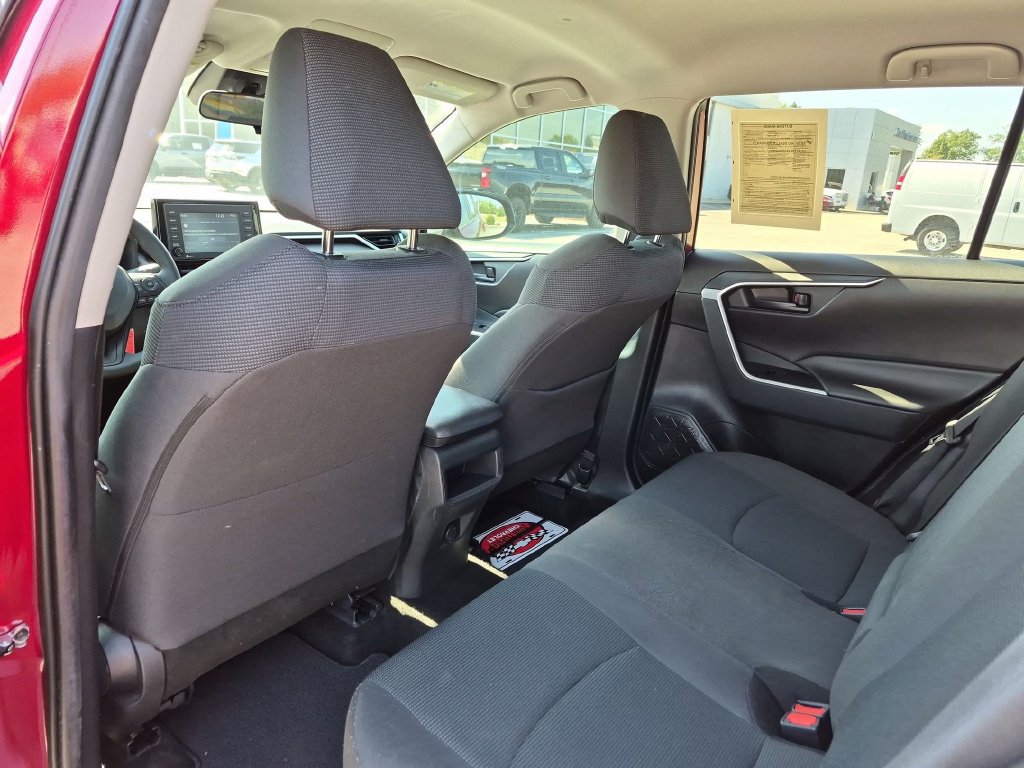 Used 2020 Toyota RAV4 LE FWD image 30