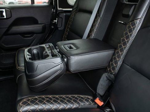 Used 2022 Jeep Wrangler Unlimited Sahara image 20