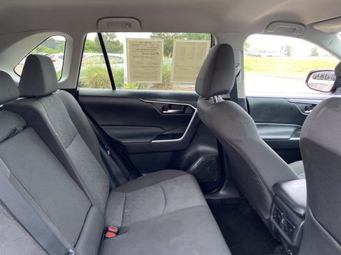 Used 2022 Toyota RAV4 XLE AWD/4WD image 24