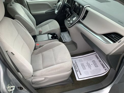 Used 2015 Toyota Sienna LE image 13