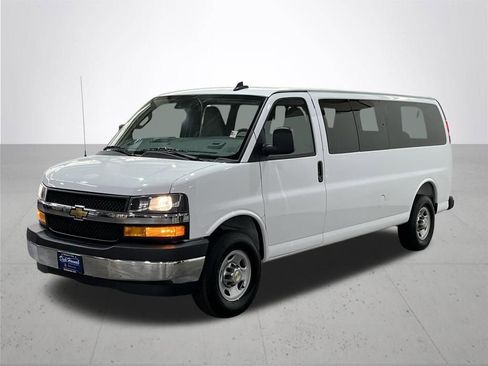 Used 2025 Chevrolet Express 3500 LT w/ LT Preferred Equipment Group RWD image 2