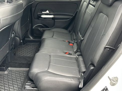 Used 2021 Mercedes-Benz GLB 250 4MATIC image 15