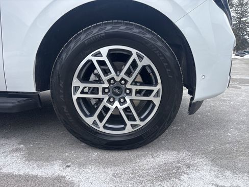 Used 2025 Ford Expedition Active image 40