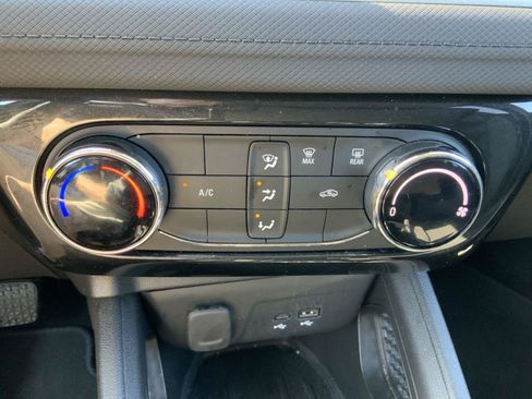 Used 2025 Chevrolet TrailBlazer LT AWD/4WD image 38
