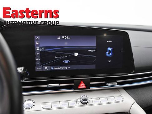 Used 2023 Hyundai Elantra Limited w/ Preferred Accessory Package FWD image 19
