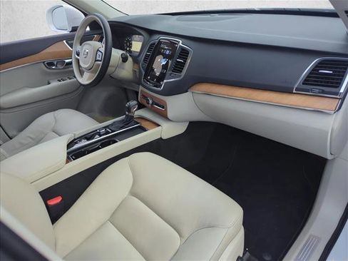 Used 2022 Volvo XC90 T5 Momentum w/ Protection Package Premier image 30
