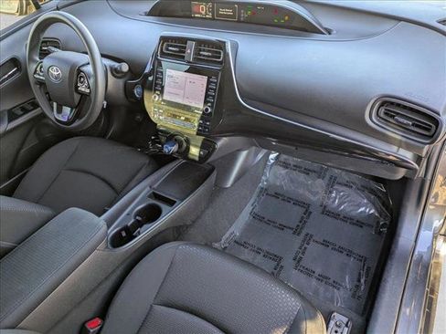 Used 2022 Toyota Prius LE image 20