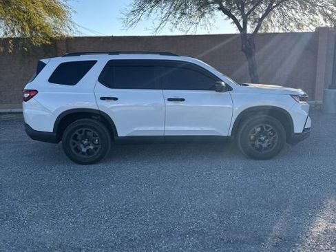 Used 2023 Honda Pilot TrailSport image 4