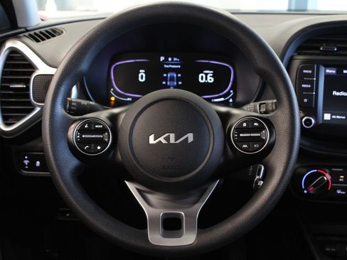 Used 2023 Kia Soul LX FWD image 18