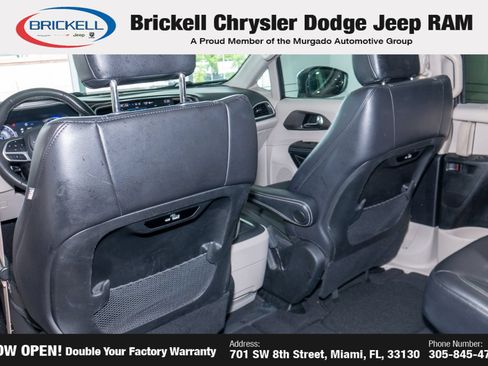 Used 2022 Chrysler Pacifica Touring-L FWD image 15