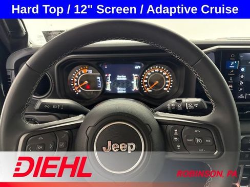 Used 2025 Jeep Wrangler Unlimited Rubicon AWD/4WD image 21