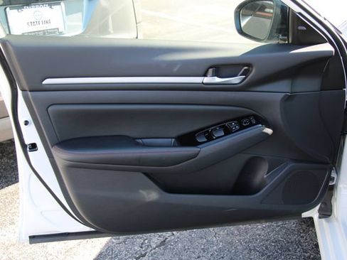 Certified 2025 Nissan Altima 2.5 SR FWD image 11