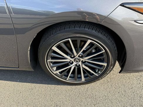 Used 2025 Lexus ES 350 w/ Premium Package FWD image 7