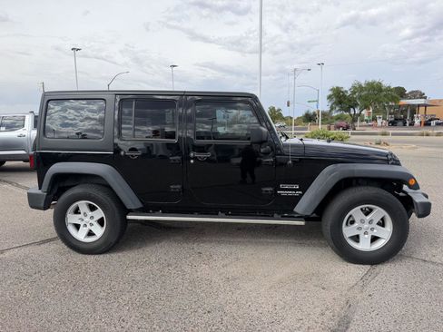 Used 2017 Jeep Wrangler Unlimited Sport w/ Quick Order Package 24S AWD/4WD image 6