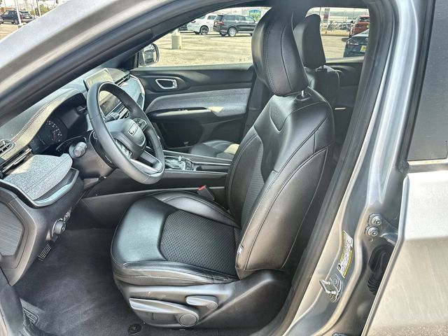 Used 2024 Jeep Compass Latitude AWD/4WD image 11