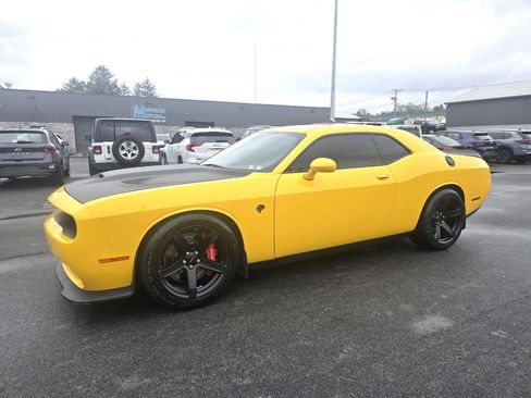 Used 2017 Dodge Challenger SRT Hellcat RWD image 3