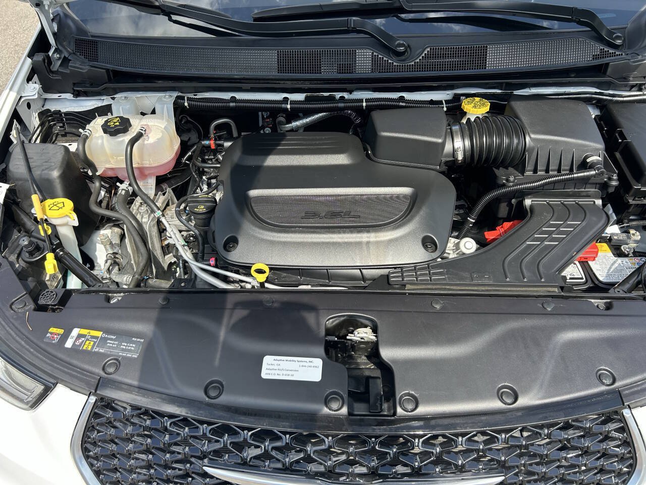 Used 2024 Chrysler Pacifica Touring FWD image 29
