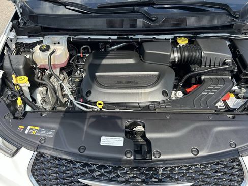 Used 2024 Chrysler Pacifica Touring FWD image 29