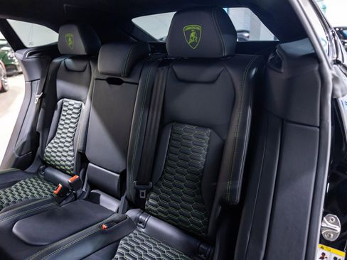 Used 2022 Lamborghini Urus AWD/4WD image 34