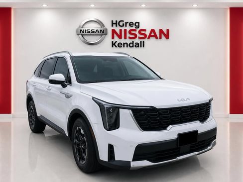 Used 2024 Kia Sorento S FWD image 3