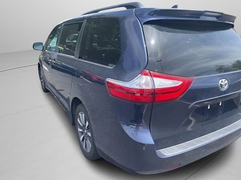 Used 2018 Toyota Sienna XLE w/ XLE Navigation Package AWD/4WD image 15